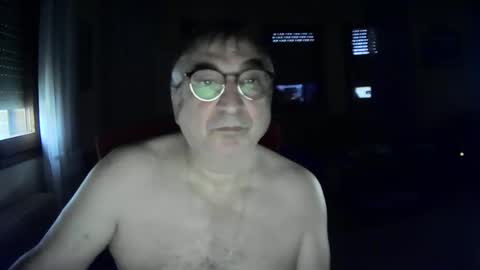 Snapshot of antonio2605 chatting on 12.15.25 Antonio online show from 12.15.25