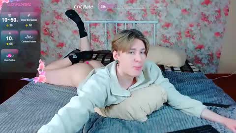 Snapshot of antonylewis chatting on 03.10.25 YummyTony online show from 03.10.25