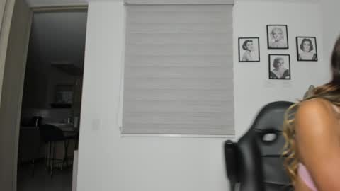 Snapshot of antotss chatting on 12.22.24 Maria Antonia online show from 12.22.24