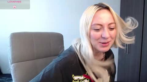 Snapshot of anttoniia chatting on 12.11.24 Antonia online show from 12.11.24