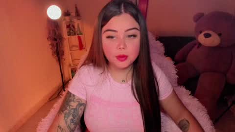   Independent model  online show from 01.30.25