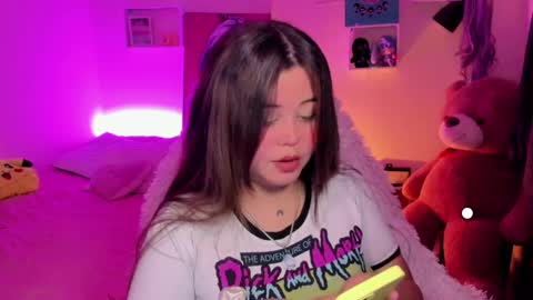   Independent model  online show from 02.24.25