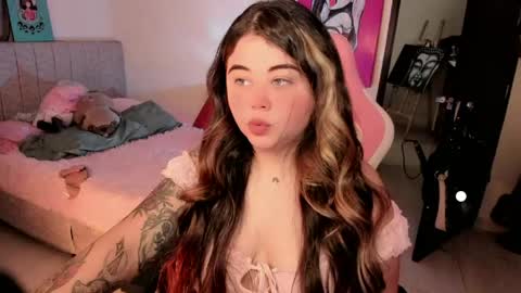   Independent model  online show from 05.17.26