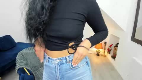 Anya online show from 11.25.25