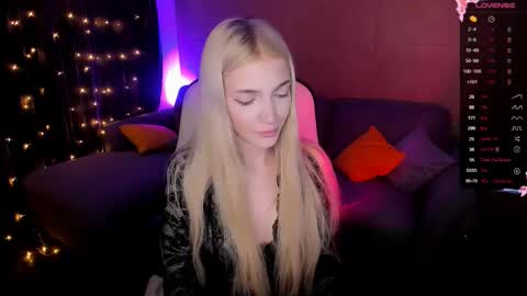Snapshot of anyataylorr chatting on 10.10.25 Anya online show from 10.10.25