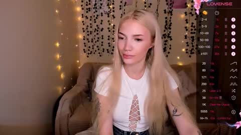 Snapshot of anyataylorr chatting on 10.17.25 Anya online show from 10.17.25