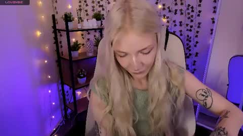 Snapshot of anyataylorr chatting on 06.20.26 Anya online show from 06.20.26