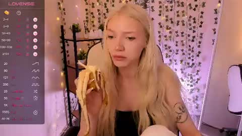 Snapshot of anyataylorr chatting on 06.22.26 Anya online show from 06.22.26