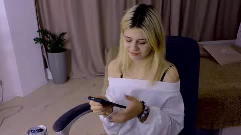 ApheliaStar online show from 11.25.25