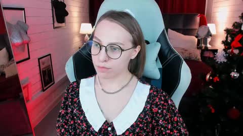 Snapshot of aphexqueen chatting on 12.11.24 APHEX QUEEN online show from 12.11.24