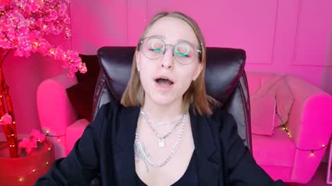 Snapshot of aphexqueen chatting on 12.13.24 APHEX QUEEN online show from 12.13.24