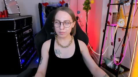 Snapshot of aphexqueen chatting on 12.14.24 APHEX QUEEN online show from 12.14.24