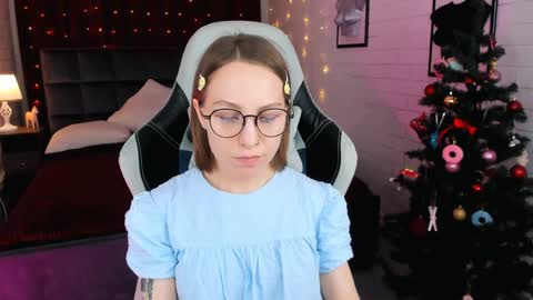 Snapshot of aphexqueen chatting on 12.21.24 APHEX QUEEN online show from 12.21.24