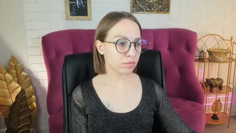 Snapshot of aphexqueen chatting on 01.15.25 APHEX QUEEN online show from 01.15.25