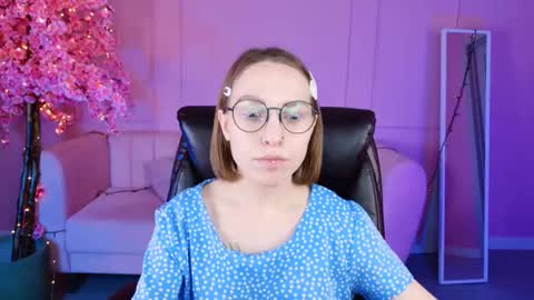 Snapshot of aphexqueen chatting on 01.19.25 APHEX QUEEN online show from 01.19.25