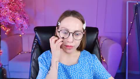 Snapshot of aphexqueen chatting on 01.19.25 APHEX QUEEN online show from 01.19.25