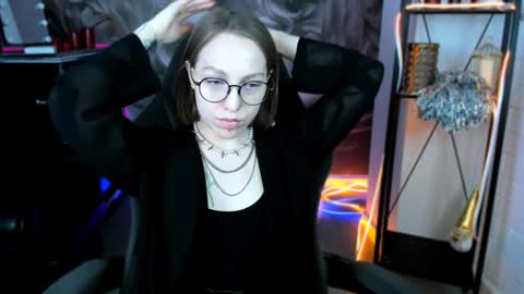 Snapshot of aphexqueen chatting on 01.24.25 APHEX QUEEN online show from 01.24.25