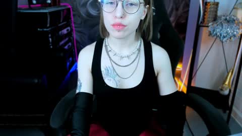 Snapshot of aphexqueen chatting on 01.24.25 APHEX QUEEN online show from 01.24.25