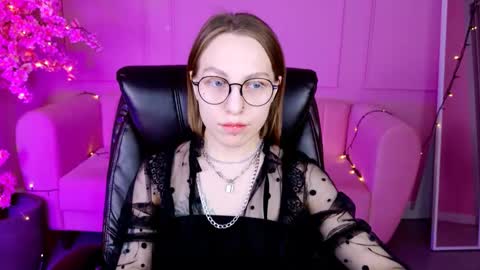 Snapshot of aphexqueen chatting on 01.27.25 APHEX QUEEN online show from 01.27.25