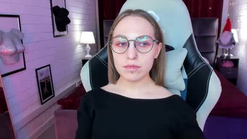 Snapshot of aphexqueen chatting on 02.05.25 APHEX QUEEN online show from 02.05.25