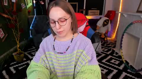 Snapshot of aphexqueen chatting on 02.19.25 APHEX QUEEN online show from 02.19.25