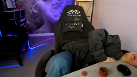 Snapshot of aphexqueen chatting on 02.27.25 APHEX QUEEN online show from 02.27.25