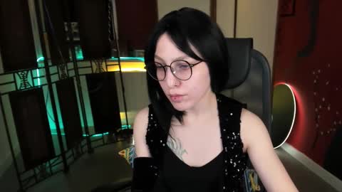 Snapshot of aphexqueen chatting on 03.12.25 APHEX QUEEN online show from 03.12.25