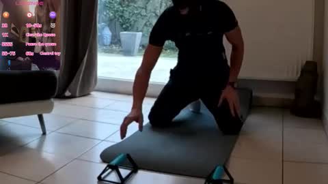 Snapshot of apollonfitx_69 chatting on 11.17.25 apollonfitx_69 online show from 11.17.25