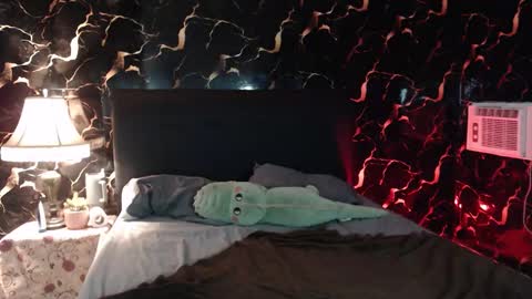 Snapshot of apolo01_ chatting on 10.28.25 Apolo online show from 10.28.25