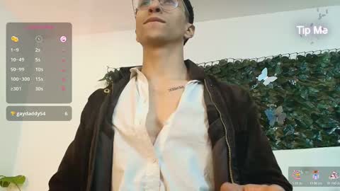 Snapshot of apolo_crus chatting on 10.24.25 apolo_crus online show from 10.24.25