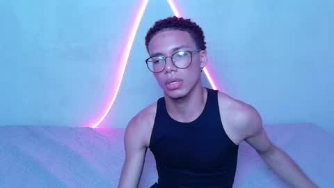 Snapshot of apolo_night chatting on 11.20.25 apolo_night online show from 11.20.25