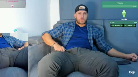 Snapshot of apolo_strange chatting on 10.21.25 apolo_strange online show from 10.21.25