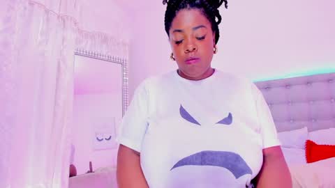 Snapshot of apotheosicass chatting on 02.02.25 KARLA  online show from 02.02.25