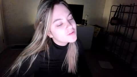 Snapshot of appleyummybuns chatting on 10.29.25 appleyummybuns online show from 10.29.25