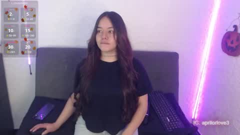 Abril Freelance Model online show from 10.17.25