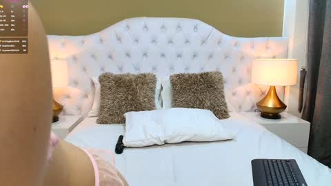 Snapshot of april_derricks chatting on 12.04.24 April online show from 12.04.24