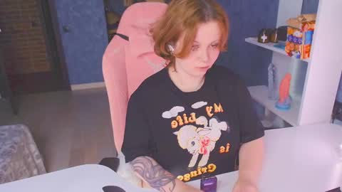 Snapshot of april_hentaigirl chatting on 10.27.25    my special content  online show from 10.27.25