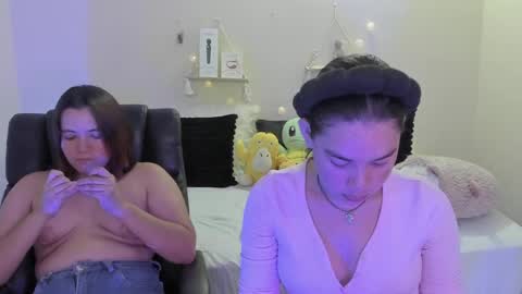 Snapshot of aprildubois_ chatting on 05.27.26 April online show from 05.27.26