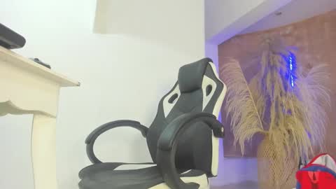 aprill_fox online show from 12.26.24