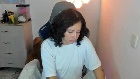 Snapshot of aqua_emilly chatting on 10.21.25 aqua emilly online show from 10.21.25