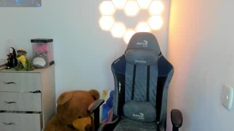 Snapshot of aqua_emilly chatting on 10.23.25 aqua emilly online show from 10.23.25