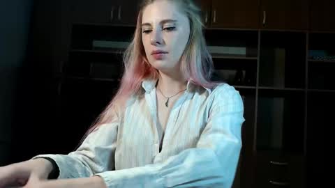 Snapshot of aqualen chatting on 10.19.25 aqualen online show from 10.19.25