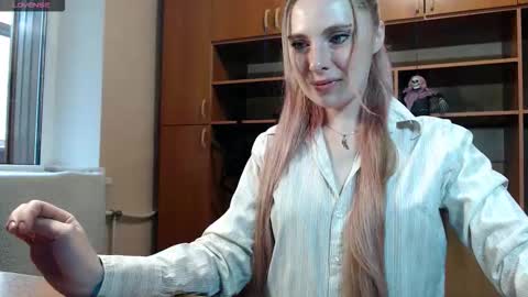 Snapshot of aqualen chatting on 10.20.25 aqualen online show from 10.20.25