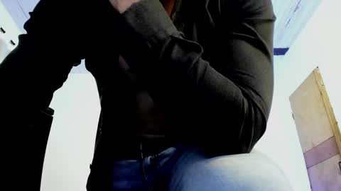 Snapshot of aquiles_51 chatting on 03.08.25 Jonathan online show from 03.08.25