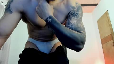 Snapshot of aquiles_51 chatting on 03.11.25 Jonathan online show from 03.11.25