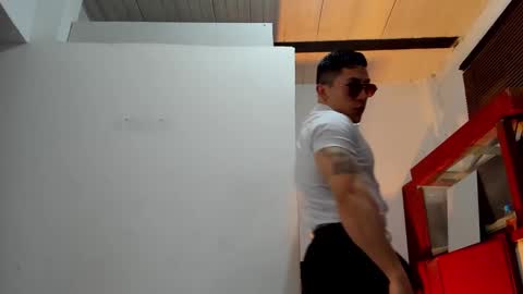 Snapshot of aquiles_51 chatting on 09.09.25 Jonathan online show from 09.09.25