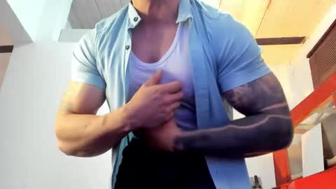 Snapshot of aquiles_51 chatting on 09.22.25 Jonathan online show from 09.22.25