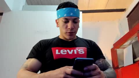 Snapshot of aquiles_51 chatting on 10.04.25 Jonathan online show from 10.04.25