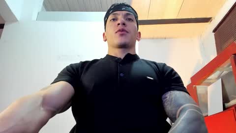 Snapshot of aquiles_51 chatting on 10.06.25 Jonathan online show from 10.06.25