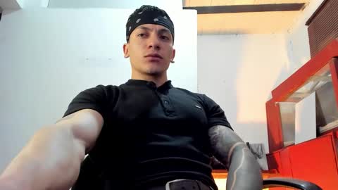 Snapshot of aquiles_51 chatting on 10.10.25 Jonathan online show from 10.10.25